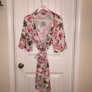 Kimono floral robe